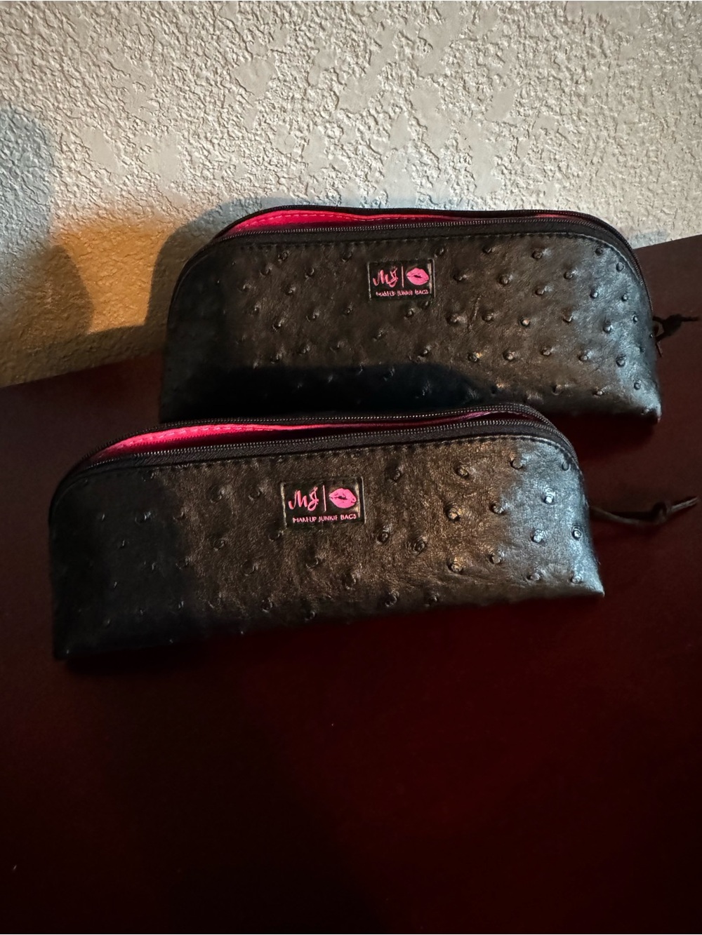 NWOT Makeup Junkie Joey Bag Set. Black With Pink Interior
